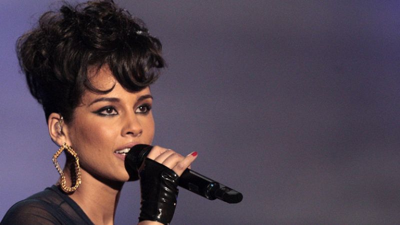 Una renovada Alicia Keys presenta su nuevo trabajo: "Girl on fire"