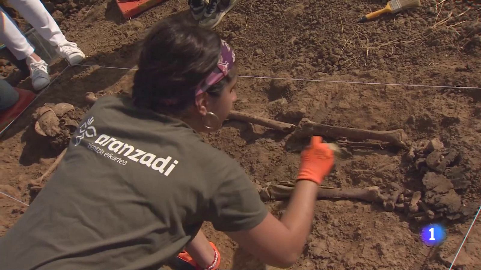 Exhumación de la fosa común de Muniáin de Guesálaz (Navarra) | Ver ahora