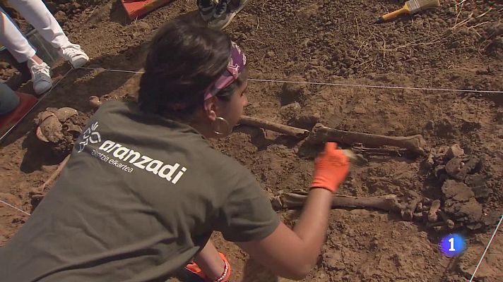 Telenavarra - Exhumación de la fosa común de Muniáin de Guesálaz (Navarra)