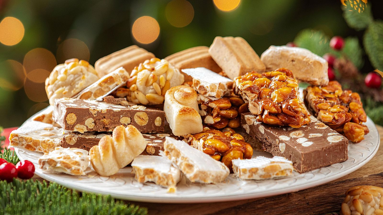 Las tiendas adelantan la venta de productos navideños | Ver