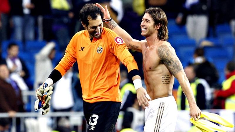 Real Madrid y Sevilla han llegado a un acuerdo por el portero Diego López, a cambio de 3,5 millones de euros, para reforzar la plantilla blanca tras la operación de Iker Casillas, que ha sido intervenido quirúrgicamente hoy y permanecerá unos tres me