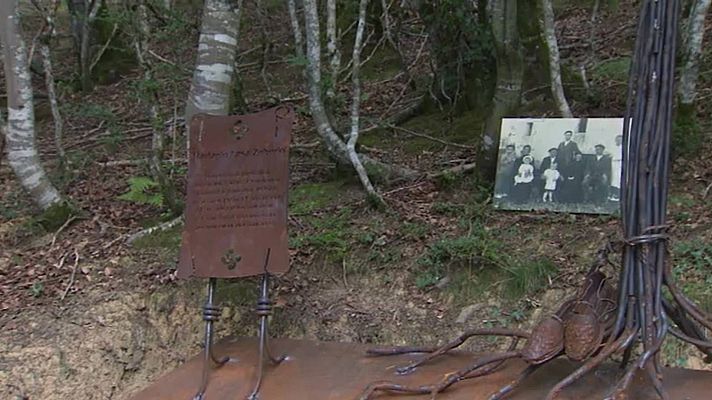 Telenavarra - Homenaje a Martzelo Lasa Zebeiro en la fosa de Lizarrusti (Navarra)