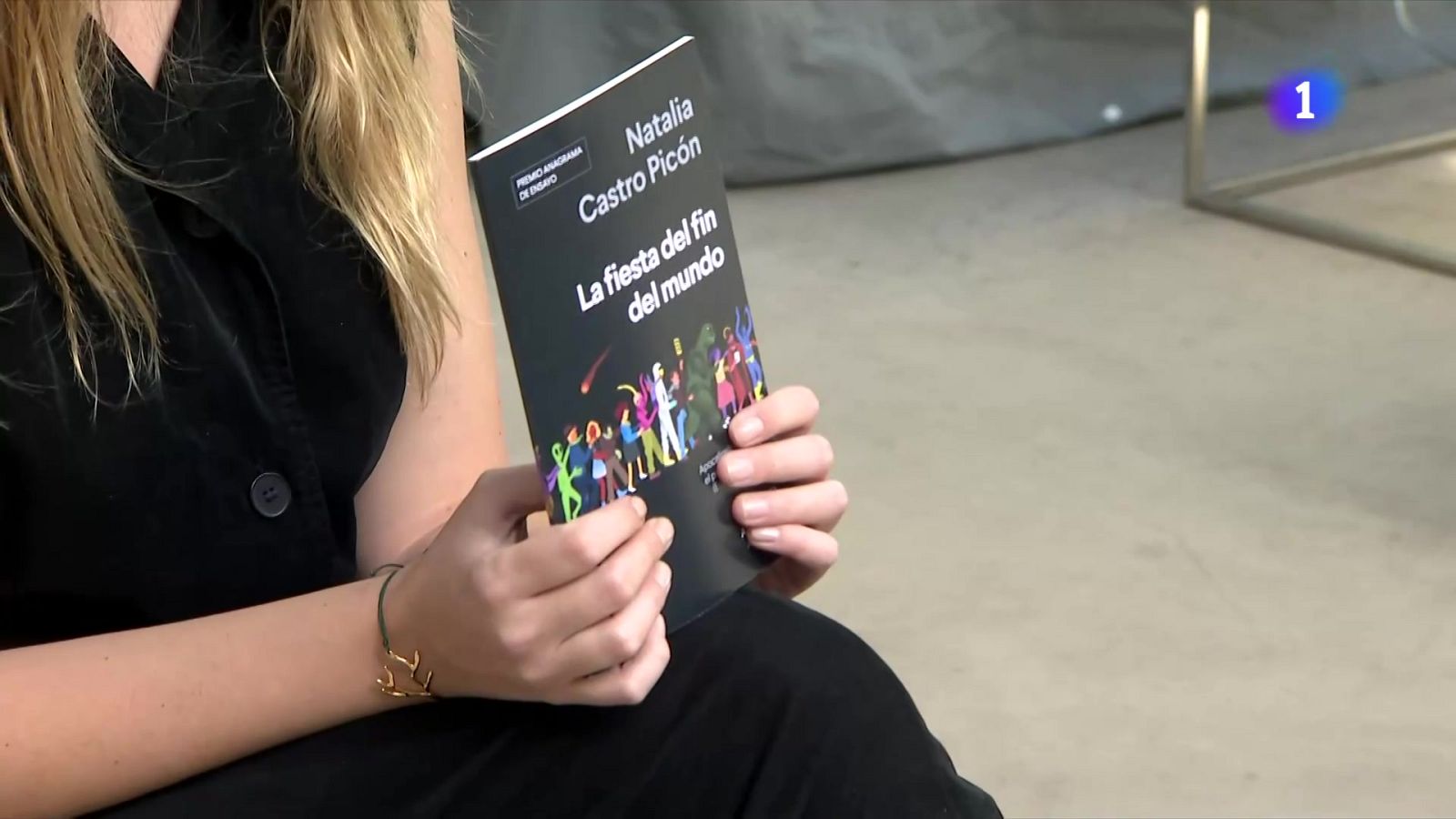 Natalia Castro guanya el Premi Anagrama d'assaig amb 'La fiesta del fin del mundo' - L'Informatiu | Ver