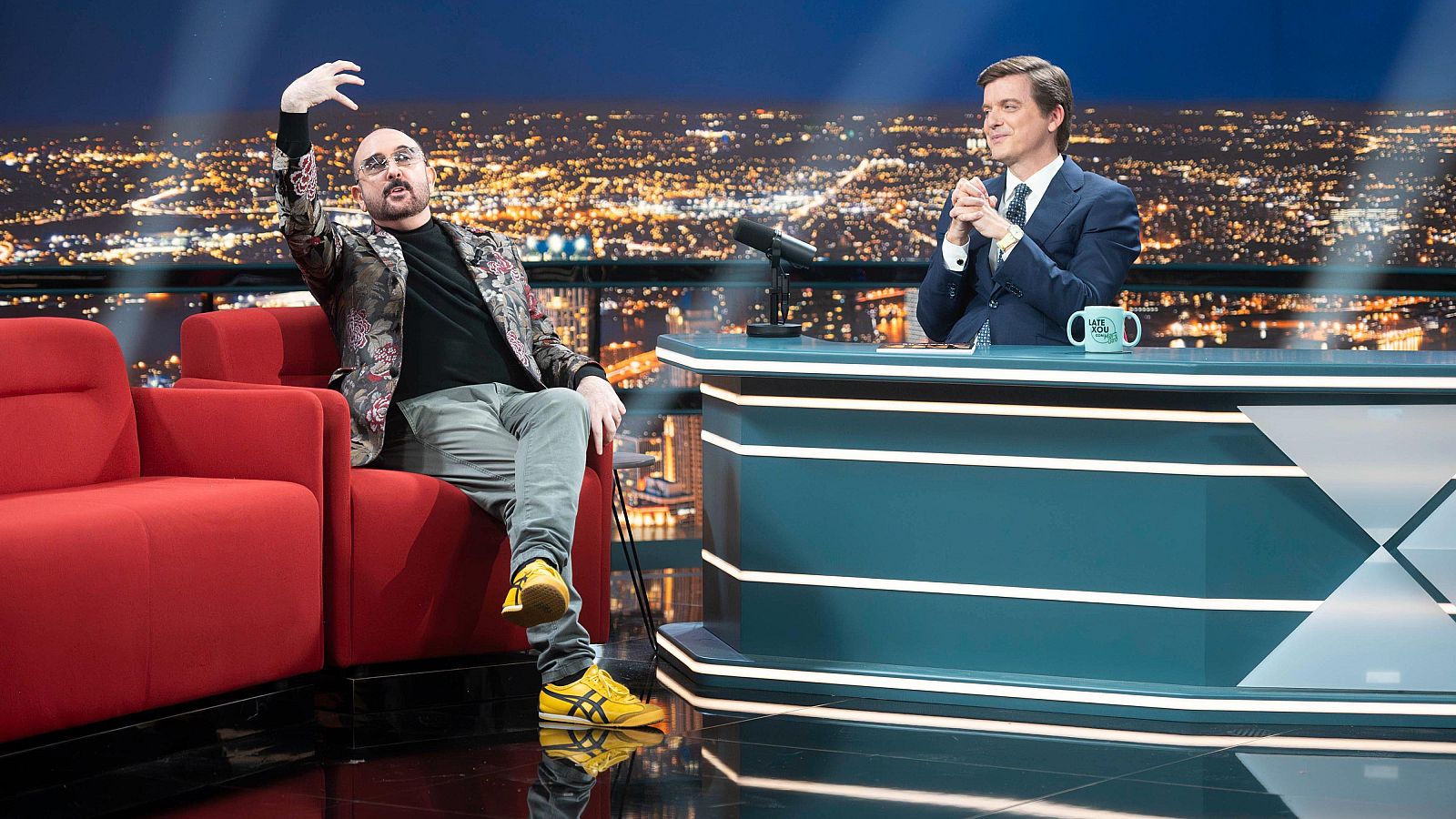 El cabreo de Carlos Areces por viajar en tren - VER AHORA | Ver