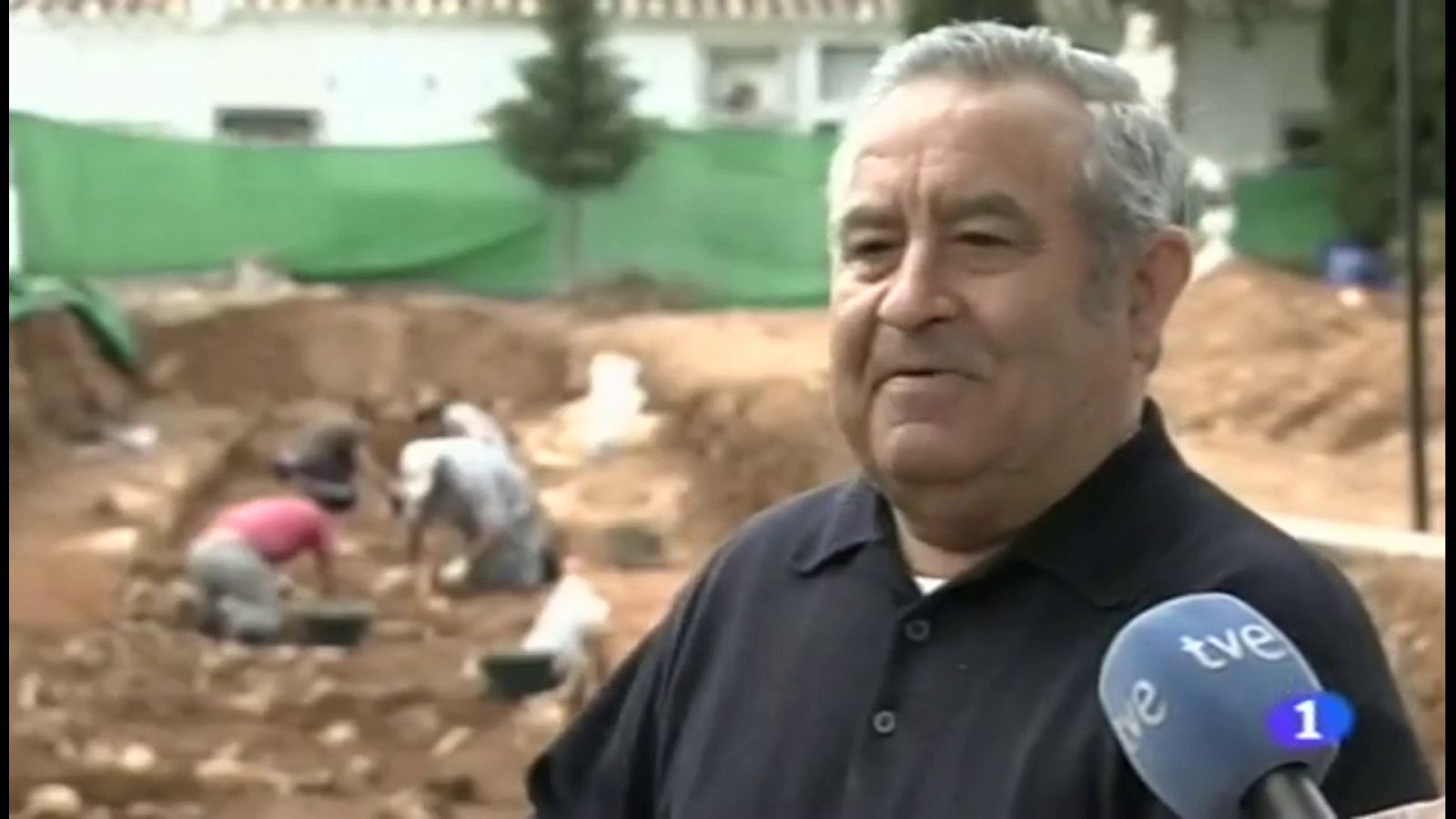 Exhumación de la fosa del cementerio de Teba (Málaga) | Ver ahora