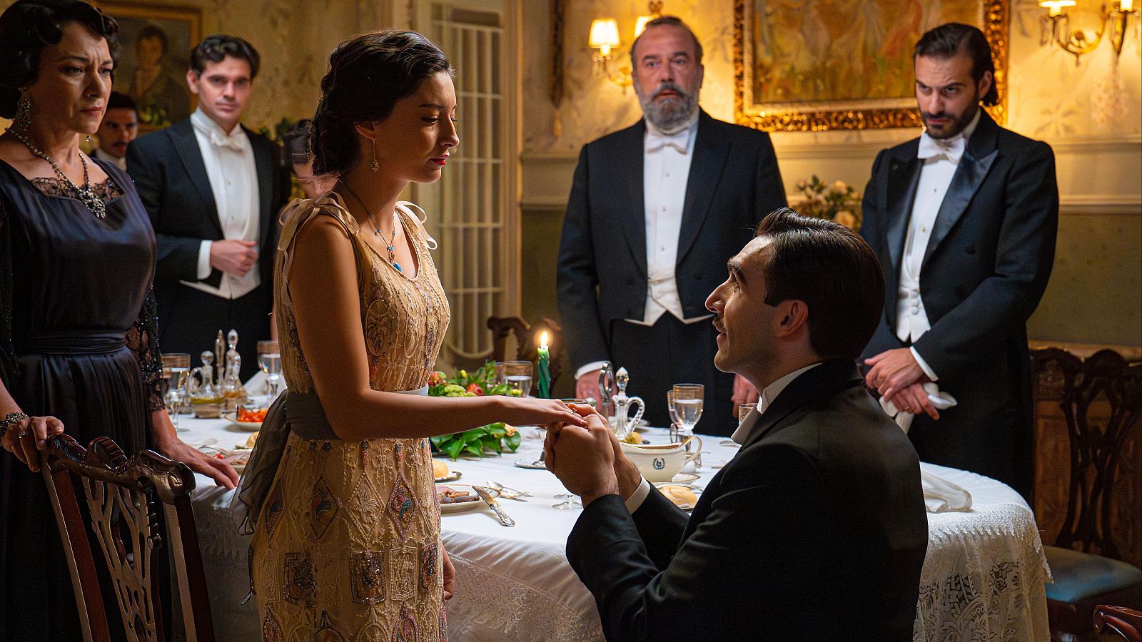 Ángela acepta la proposición de Lorenzo