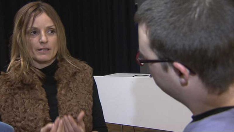 En Barcelona, los Mossos d'Esquadra dan charlas para prevenir de los peligros de internet a jóvenes con síndrome de Down 