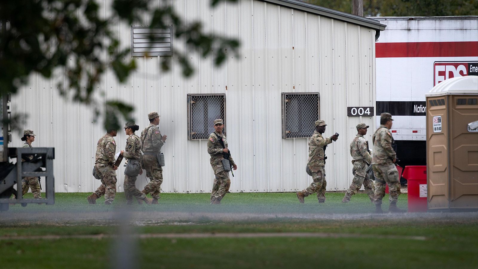 Llega a Chicago un centenar de soldados de la Guardia Nacional de Texas - La noche en 24h | Ver