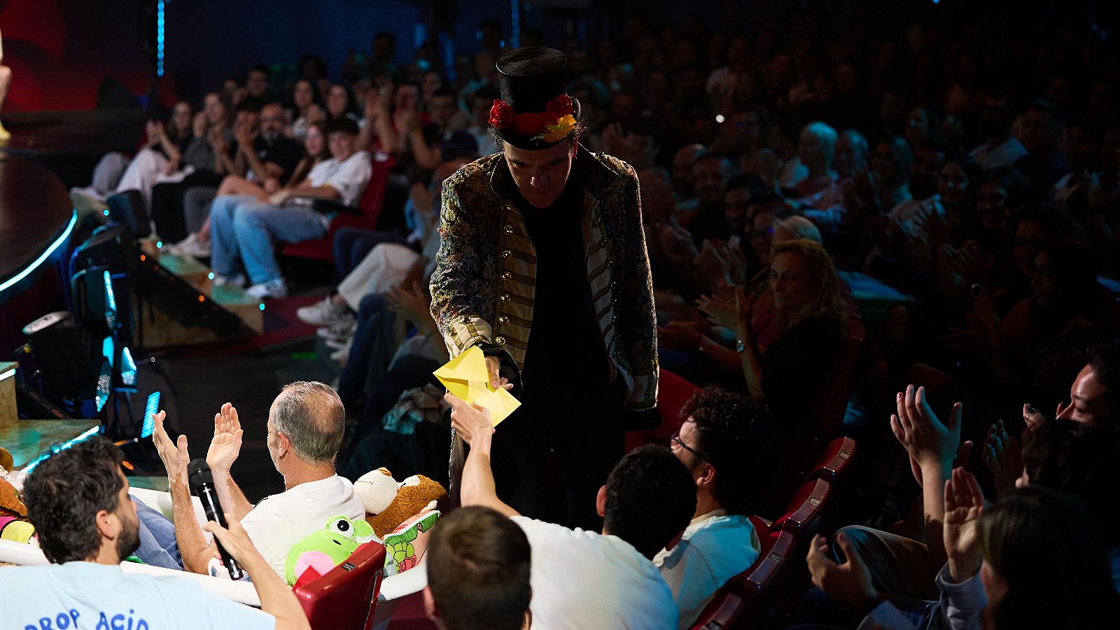 La Revuelta | El Hombre Mágico otorga un permiso especial a Diego - La Revuelta | Ver