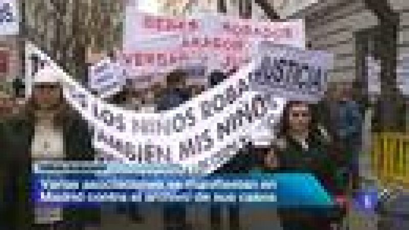 Familiares de 'niños robados' se manifiestan en Madrid