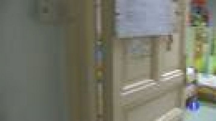 Telediario 1 - En España hay 35.000 niños bajo la guarda o tutela del Estado