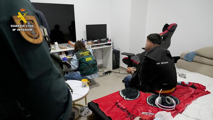 Telediario 1 - Detenido por crear programas informáticos para robar datos bancarios