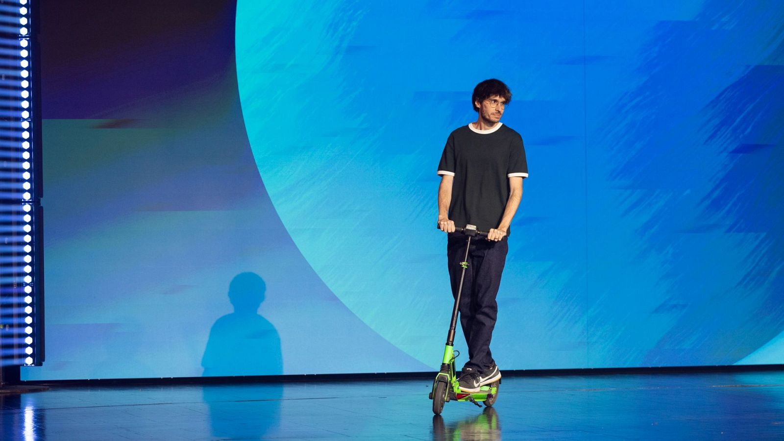 Hay un ser de luz en Futuro Imperfecto - Futuro Imperfecto | Ver