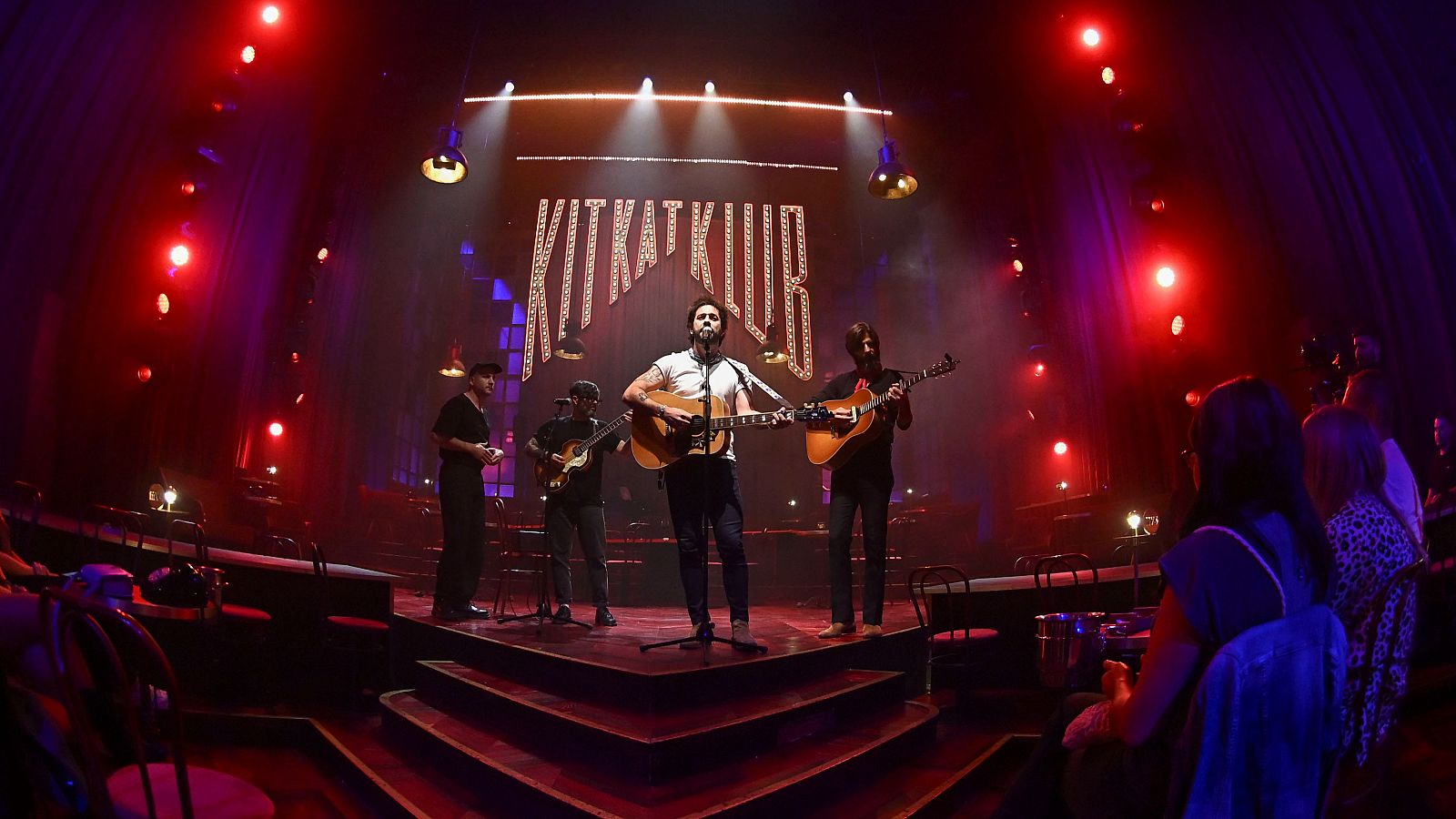 Viva Suecia da un concierto callejero para presentar su nuevo disco | Ver