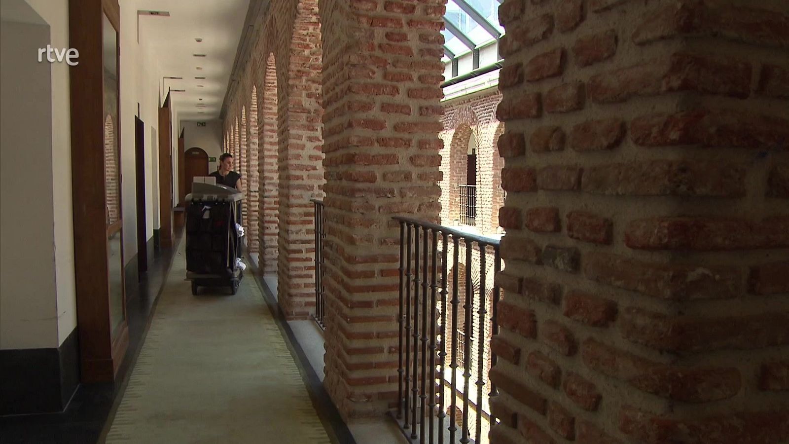 Trabajar en un palacio - Aquí hay trabajo | Ver