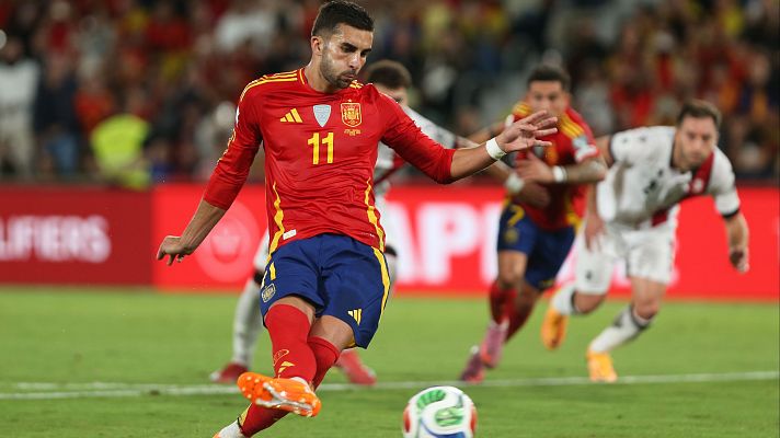 Fútbol - Ferrán falla el 2-0 desde el punto de penalti