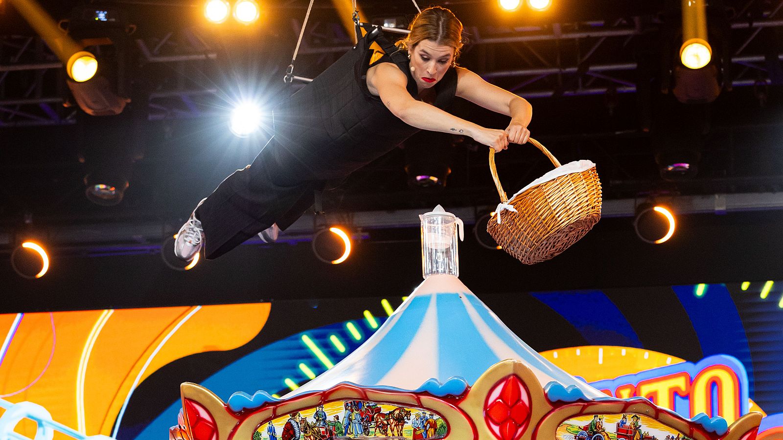 Cuánto, cuánto, cuánto - Hacer zumo de naranja en un tiovivo - Cuánto, cuánto, cuánto | Ver
