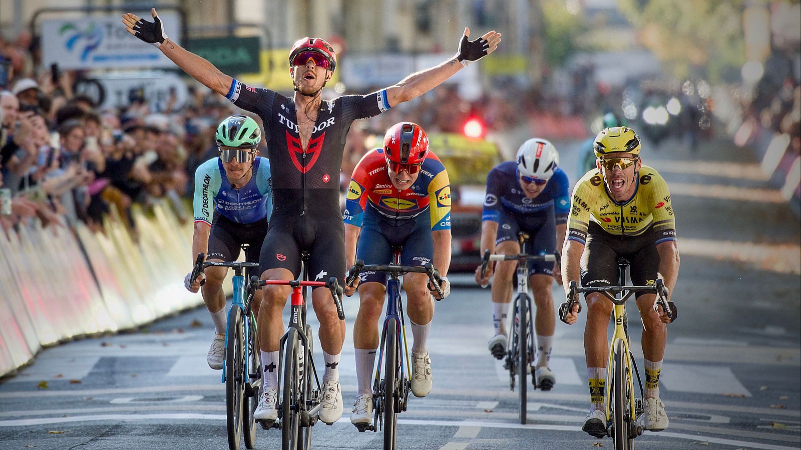 Matteo Trentin gana la París Tours 2025 - Ciclismo | Ver
