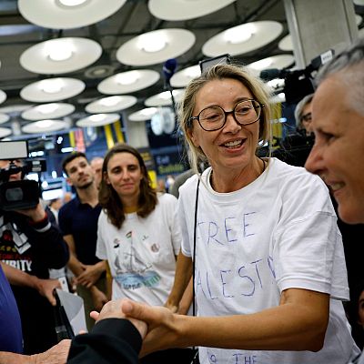 La hora de La 1 - Reyes Rigo y los otros cinco miembros de la Flotilla a Gaza que permanecían retenidos por Israel llegan a Madrid