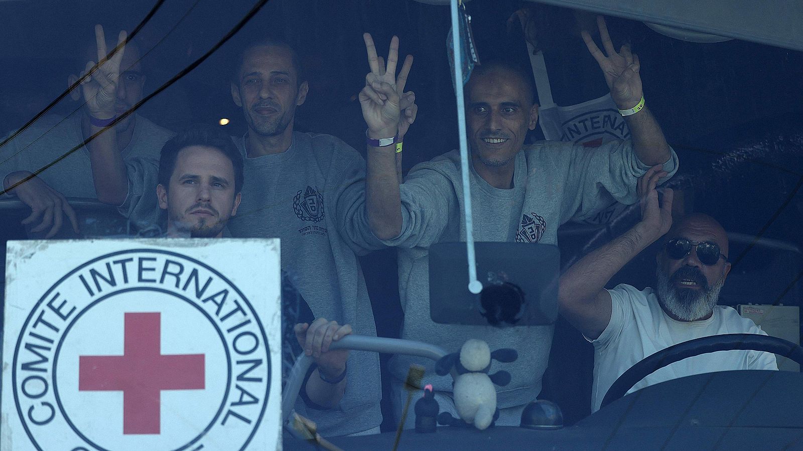 Israel libera a casi 2.000 presos palestinos - Diario 24 | Ver