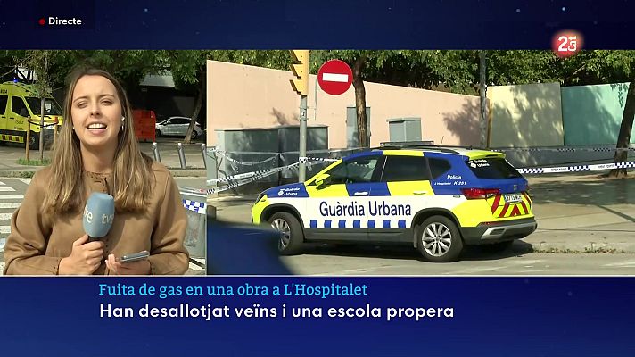 L'Informatiu - Una fuita de gas obliga a desallotjar una escola i tots els blocs d’un carrer a l’Hospitalet de Llobregat.