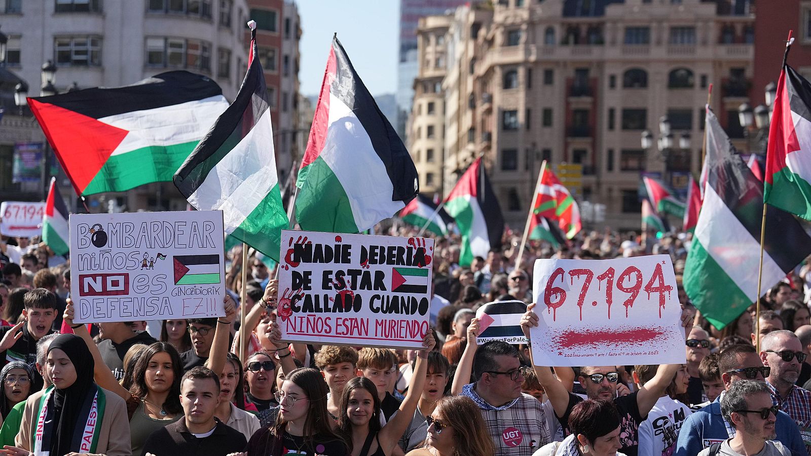 Paros y huelga general en las calles de España en apoyo a Palestina - Telediario 1 | Ver