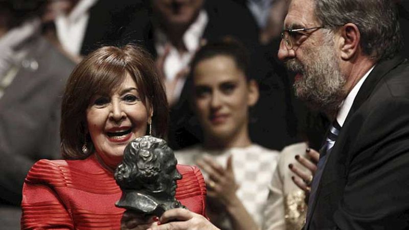 La actriz Concha Velasco recibe el Goya de Honor 