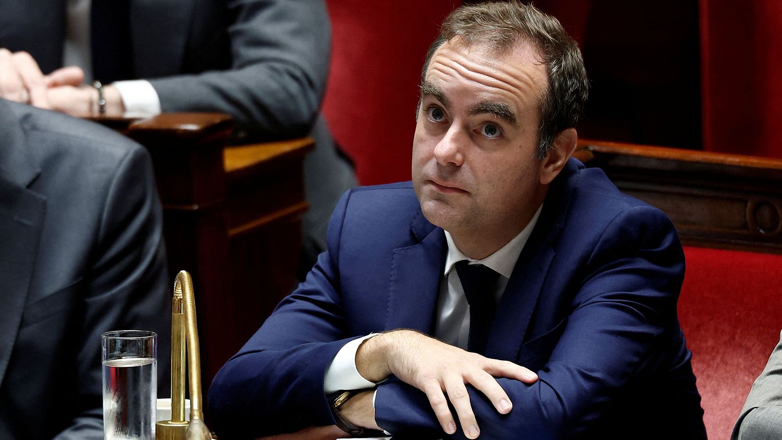 Lecornu supera dos mociones de censura con el apoyo de los socialistas | Ver