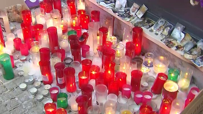 La hora de La 1 - Concentración en Sevilla en apoyo a la familia de la menor que se suicidó tras un presunto acoso escolar