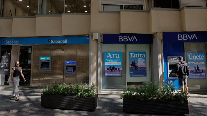 Telediario 1 - El Gobierno muestra su "total respeto" a la decisión de los accionistas del Sabadell sobre la opa del BBVA