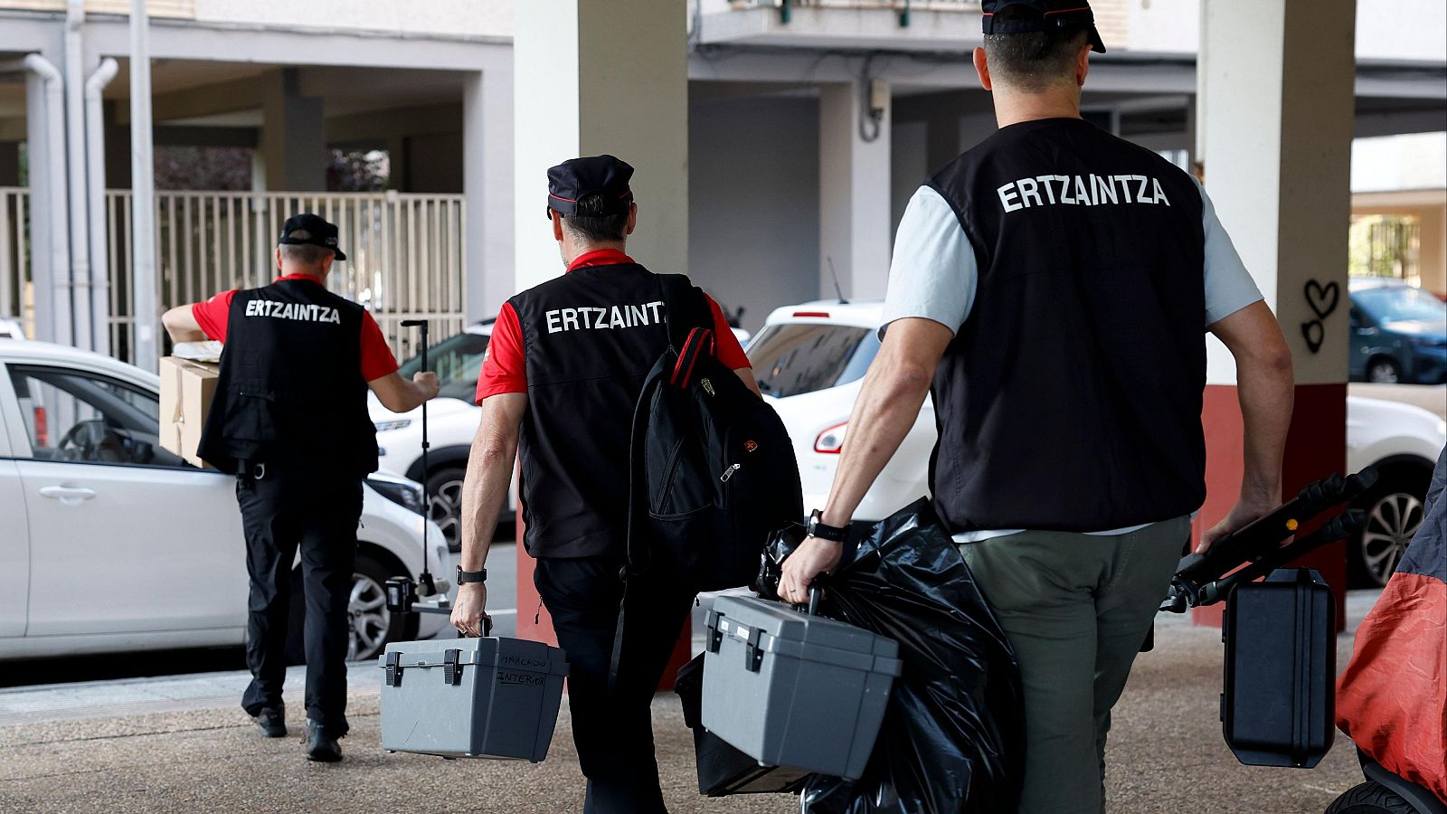 La Ertzaintza investiga como violencia machista el homicidio de una mujer en Zarautz - La tarde en 24h | Ver