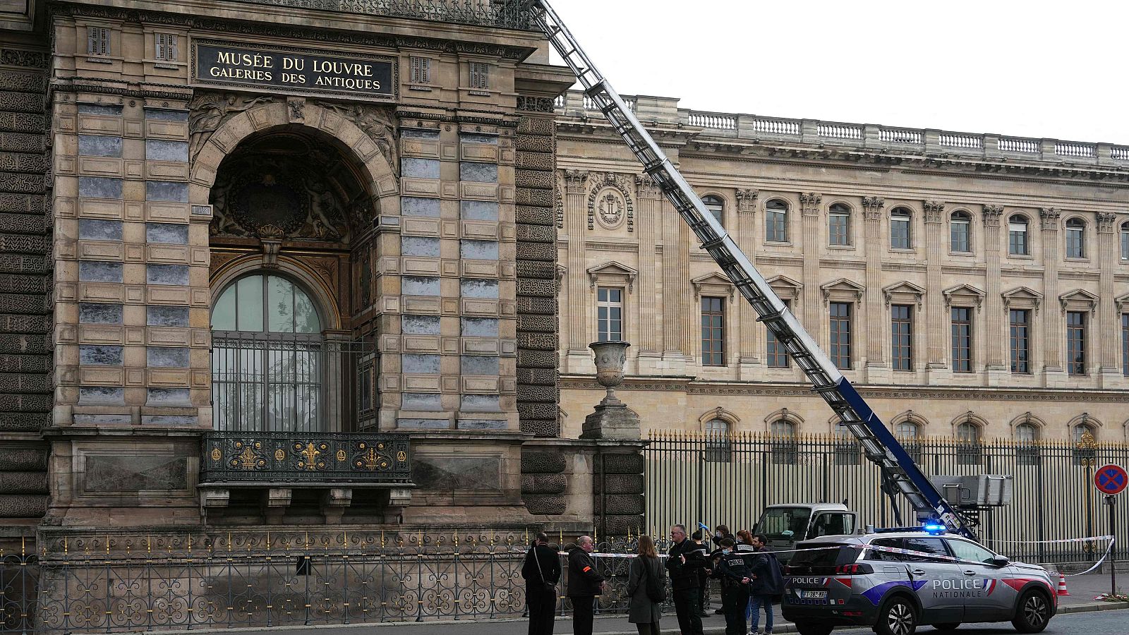 Un atraco al Louvre provoca el cierre del museo parisino - Fin de semana 24h | Ver