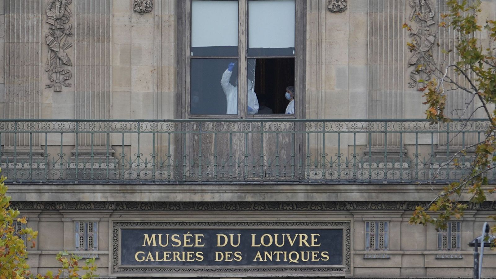 Crónica de un robo de película en el Louvre | Ver