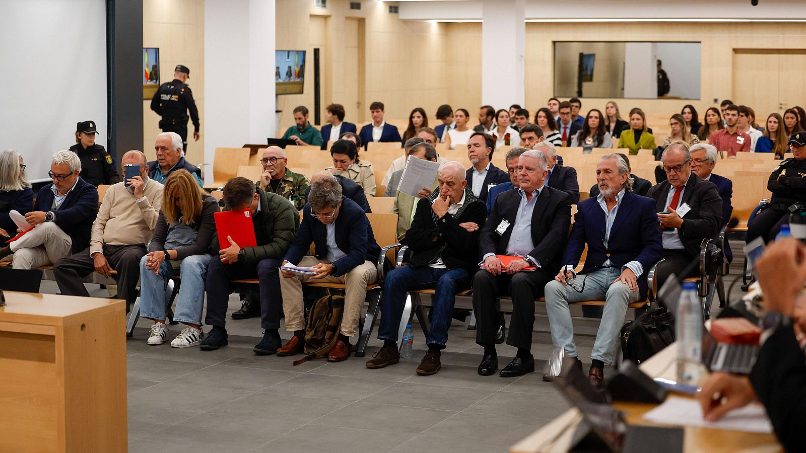 Veinte de los 26 acusados de la 'Gürtel' reconocen los delitos de fraude fiscal y blanqueo | Ver