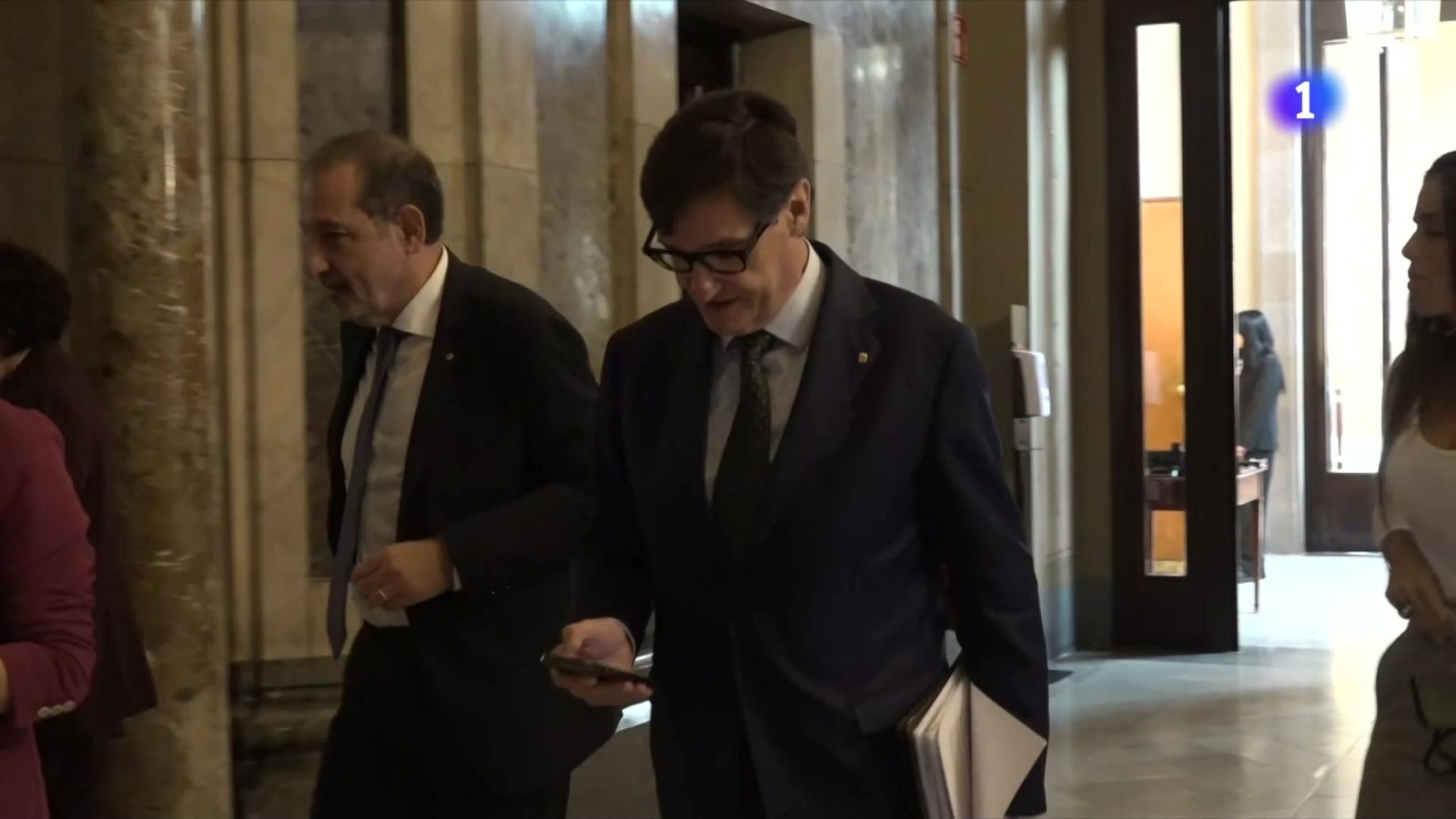 Junts i ERC critiquen el silenci d'Illa pels autònoms