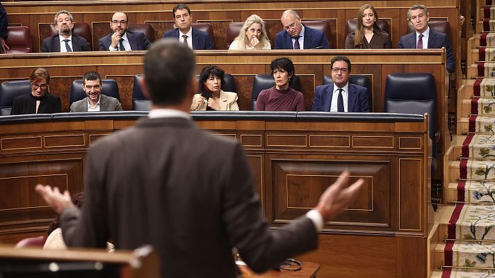 Telediario 1 - Nuevo choque entre Sánchez y Feijóo por el "lapsus" de Díaz sobre la "corrupción" del Gobierno