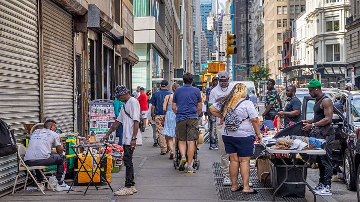 Telediario 2 - Los vecinos de Manhattan se oponen a una redada contra vendedores ambulantes en Nueva York