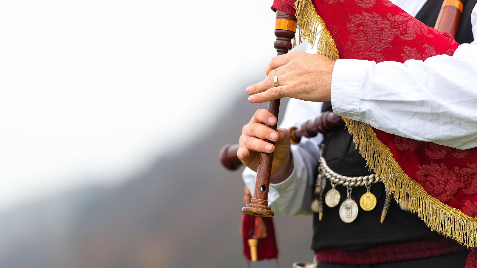 Los gaiteros más ilustres que dirigen el himno en los Premios Princesa de Asturias | Ver