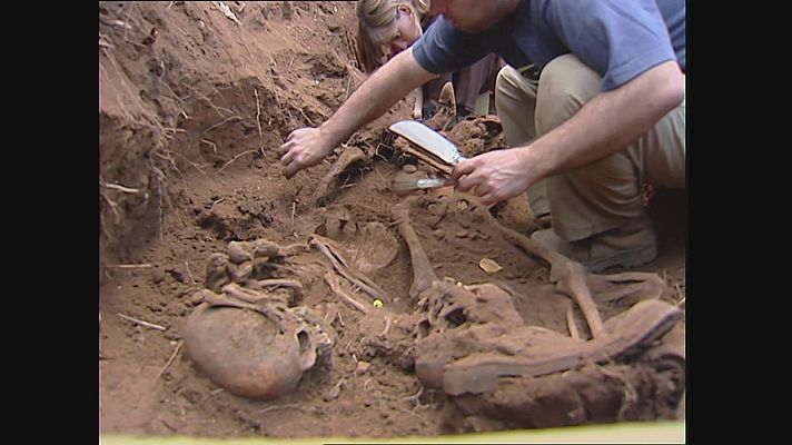 Telexornal - Galicia - Trabajos de exhumación en las fosas de O Amenal (O Pino, A Coruña)