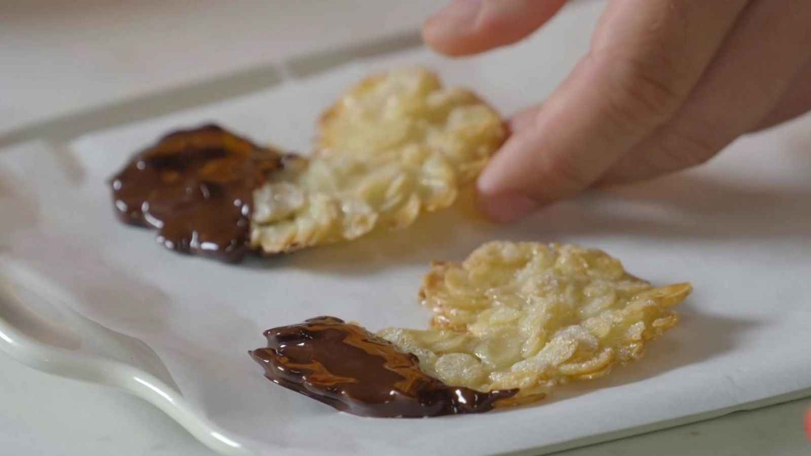 Palmeres d'ametlles amb xocolata - Cuina brutal - Cuina Brutal | Veure