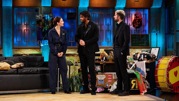 La Revuelta en lengua de signos - Can Yaman y Bárbara Lennie en Lengua de signos