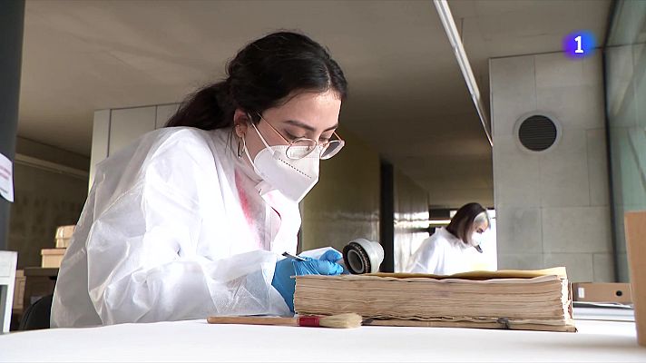 L'Informatiu - Recuperació de documents malmesos per la dana de València
