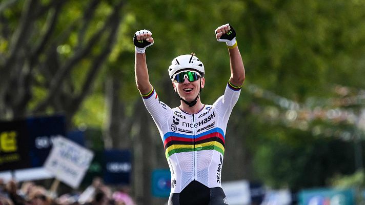 Ciclismo - El director de La Vuelta anima a Pogacar a ampliar en 2026 su “leyenda” con la única grande que le queda