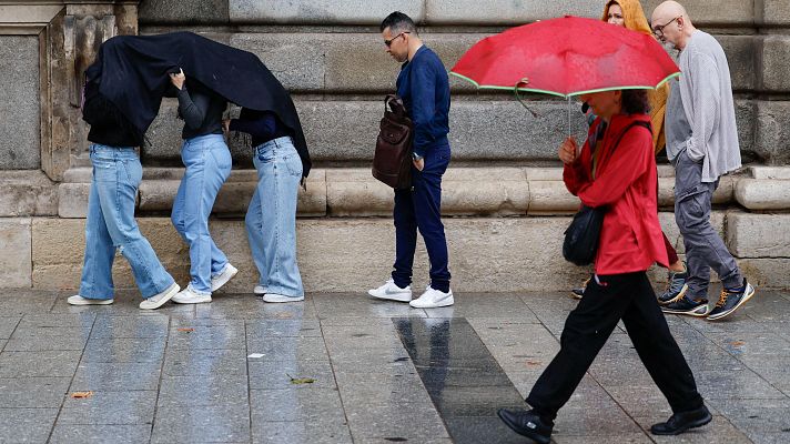 Telediario Fin de Semana - Cambio de hora y de tiempo: una masa de aire frío deja una bajada de las temperaturas y lluvias
