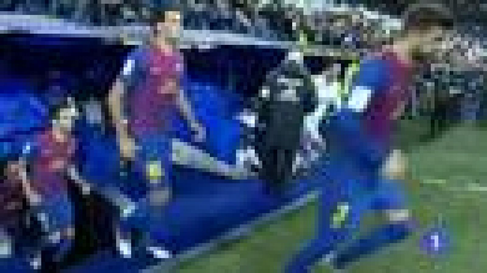 L'Informatiu: El Barça afronta el clàssic d'aquesta nit amb menys urgències que el Madrid | RTVE Play