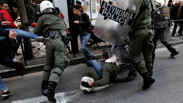 Protestas por recortes en Grecia