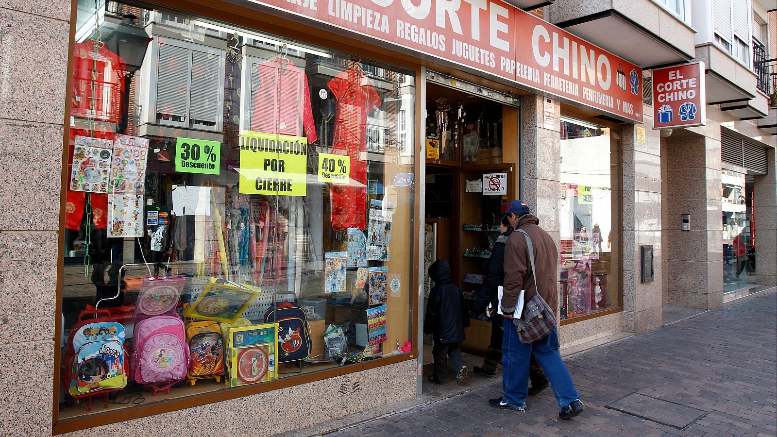 Menos bazares, más cafés de la comunidad china en España | Ver