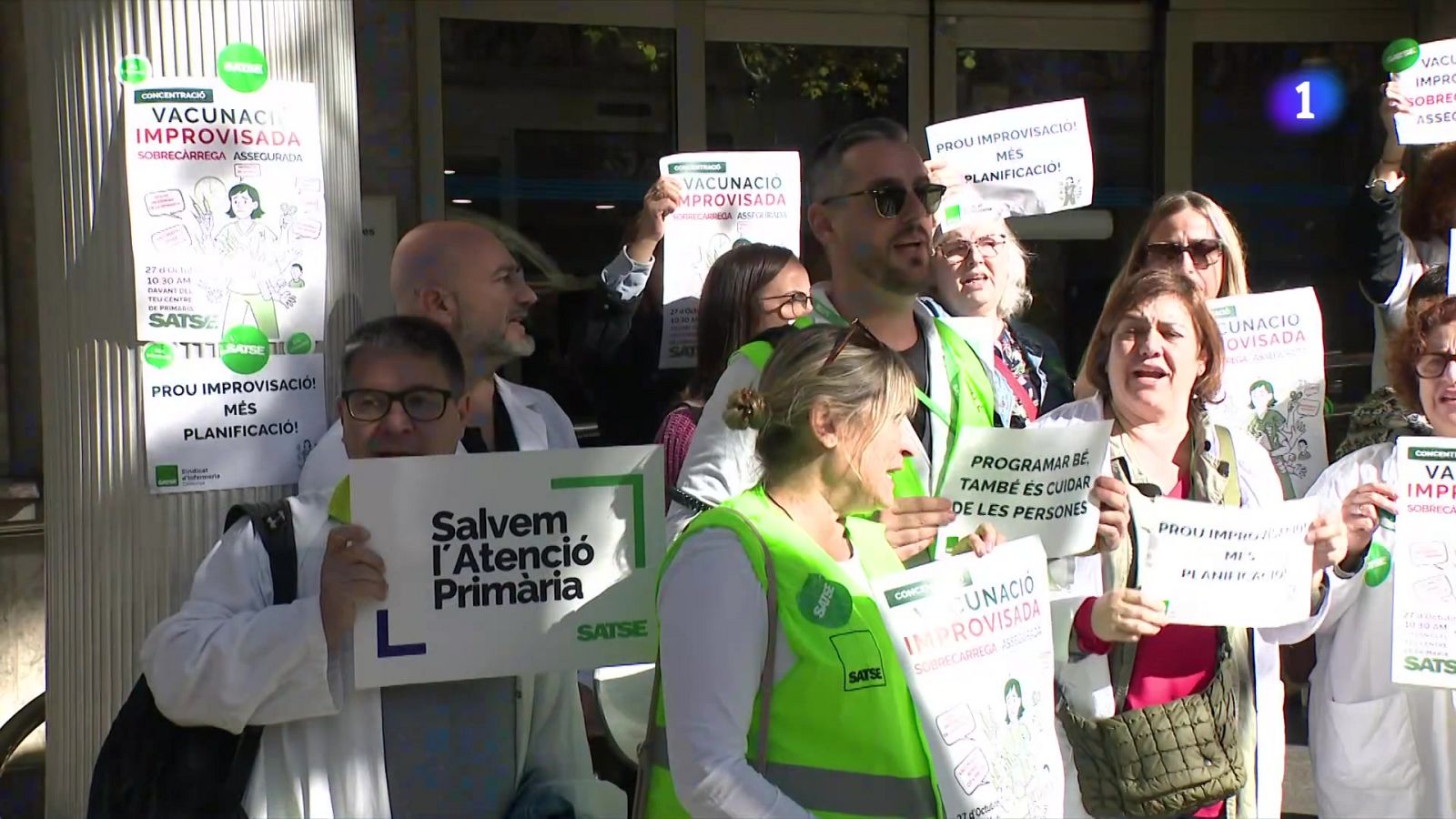 Infermeres protesten per la vacunació sense cita a Catalunya - L'Informatiu | Veure