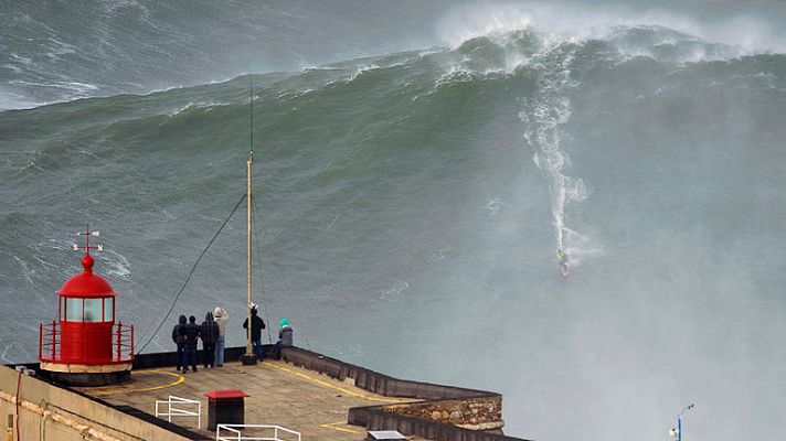 Telediario 1 - La ola más grande del mundo