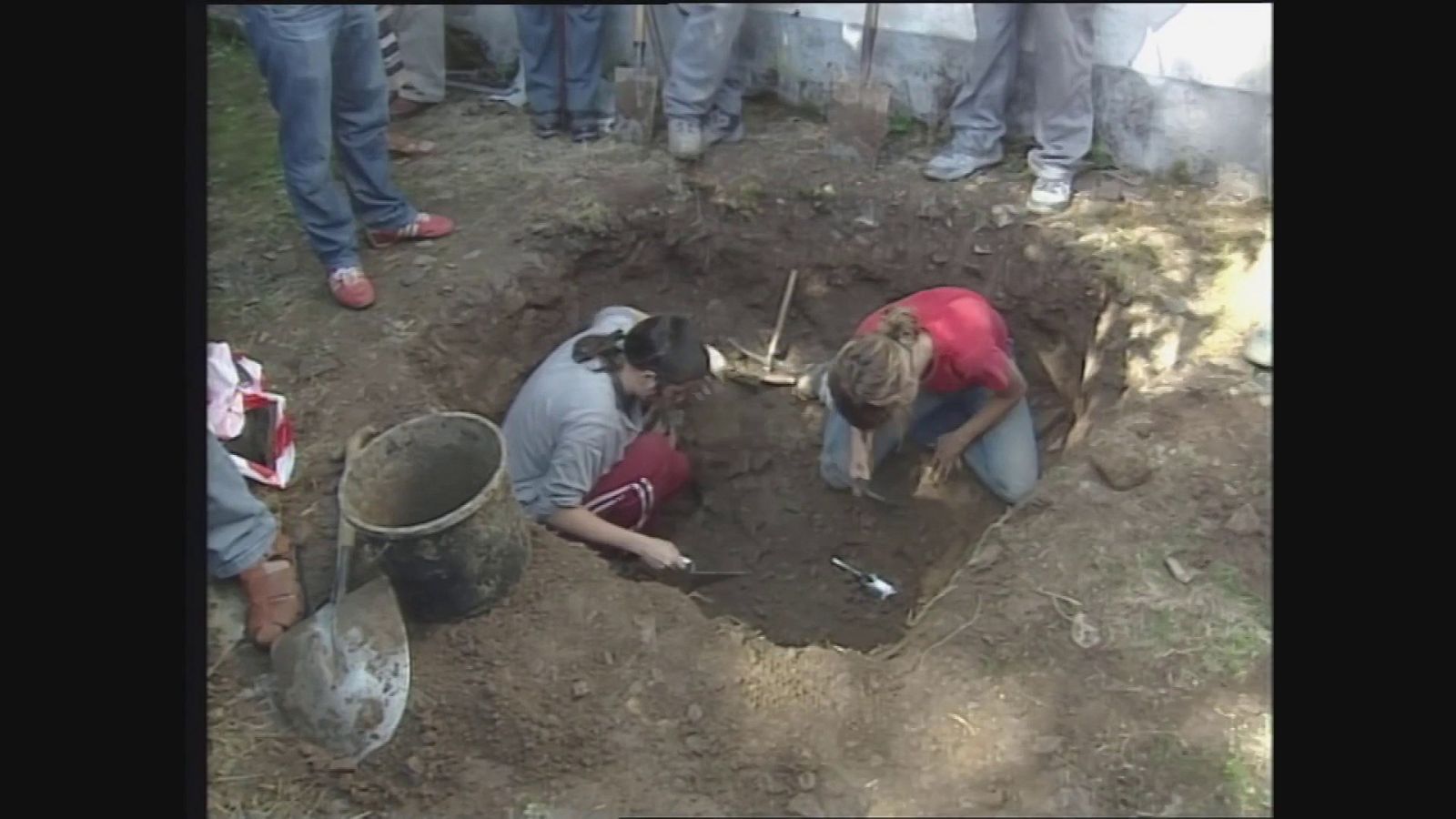 Homenaje a dos políticos en la fosa de Cortapezas (Puertomarín, Lugo) | Ver ahora